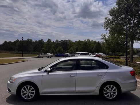Used 2014 Volkswagen Jetta SE FWD image 2