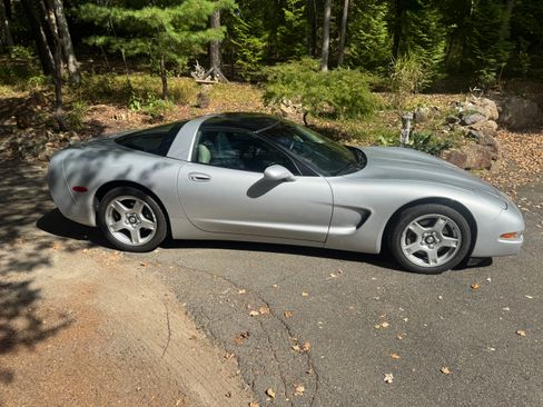 Used 1997 Chevrolet Corvette Coupe image 9