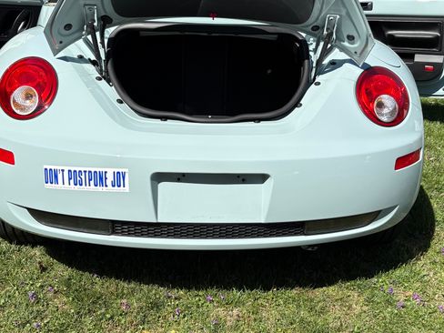 Used 2010 Volkswagen Beetle Final Edition image 12