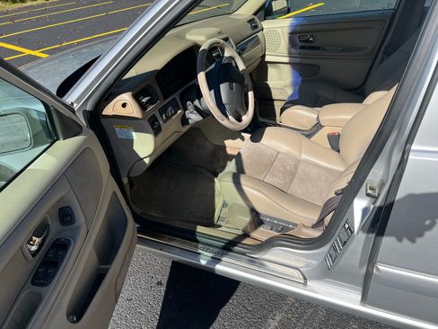 Used 1998 Volvo V70 R image 6