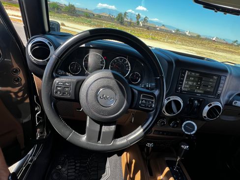 Used 2016 Jeep Wrangler Sahara w/ Connectivity Group AWD/4WD image 26