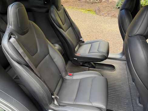 Used 2022 Tesla Model X Plaid image 25