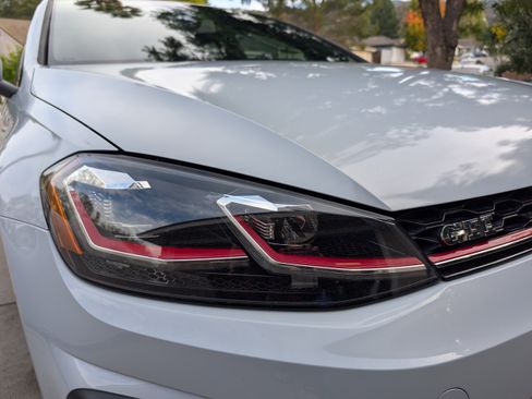 Used 2018 Volkswagen GTI SE image 13