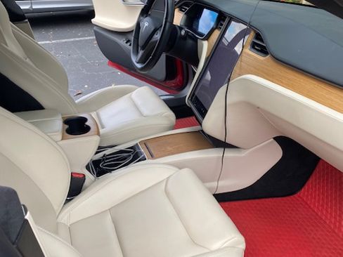 Used 2020 Tesla Model S Long Range Plus image 11