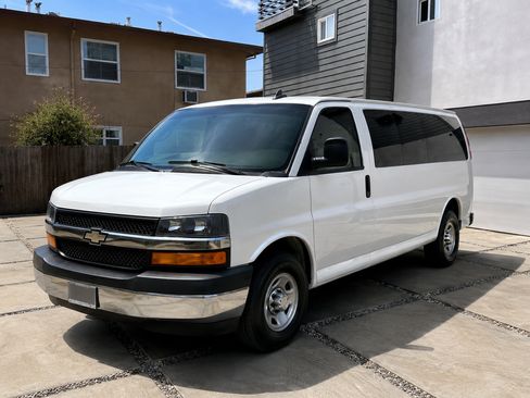Used 2017 Chevrolet Express 3500 LT w/ LT Preferred Equipment Group RWD image 1