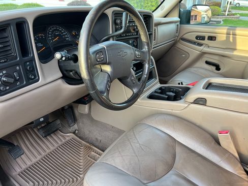 Used 2004 Chevrolet Silverado 2500 LT RWD image 6