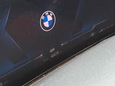 Used 2024 BMW X7 xDrive40i w/ Executive Package image 9