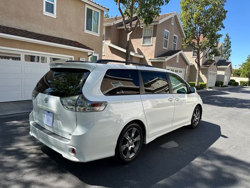 Used 2015 Toyota Sienna SE Premium image 13