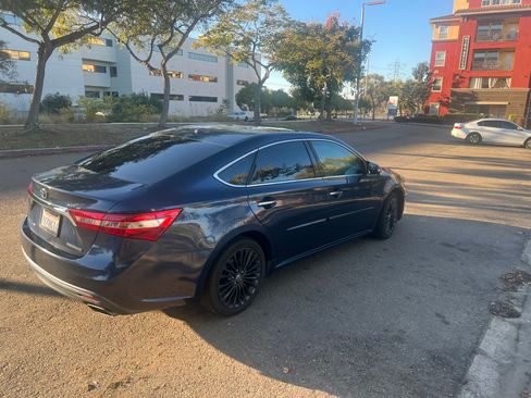 Used 2016 Toyota Avalon Touring image 1
