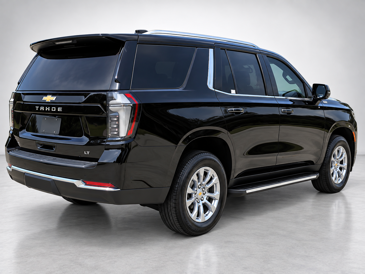 Used 2025 Chevrolet Tahoe LT w/ Comfort Package AWD/4WD image 5