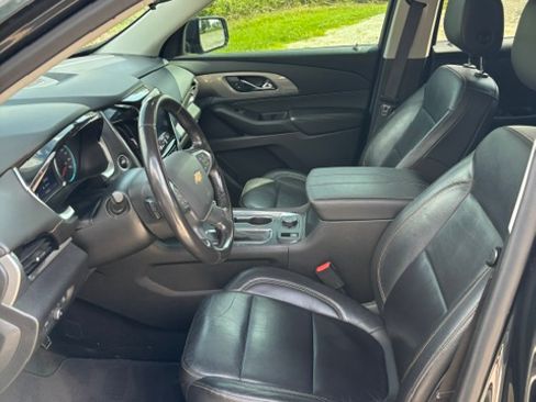 Used 2020 Chevrolet Traverse LT w/ Driver Confidence II Package AWD/4WD image 12