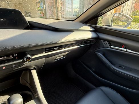 Used 2022 MAZDA MAZDA3 s image 14