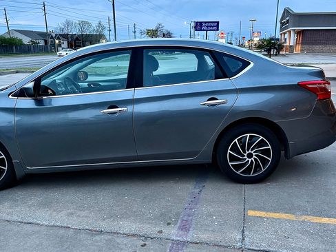 Used 2017 Nissan Sentra S image 4