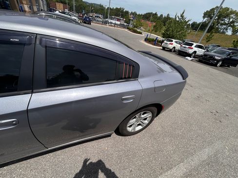 Used 2017 Dodge Charger SE RWD image 13
