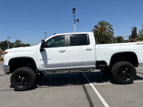 Used 2022 Chevrolet Silverado 2500 LT w/ Convenience Package AWD/4WD image 1