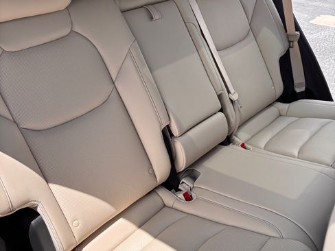 Used 2025 Genesis GV70 2.5T w/ Select Package image 17