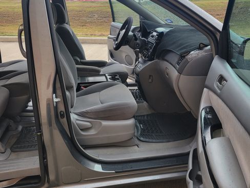 Used 2004 Toyota Sienna LE image 19