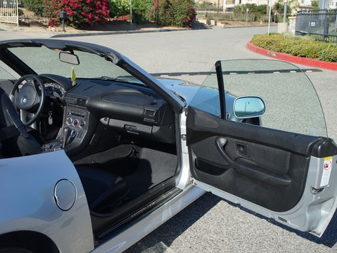 Used 2000 BMW Z3 2.5i image 17