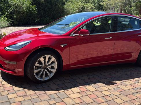 Used 2018 Tesla Model 3 Long Range RWD image 2