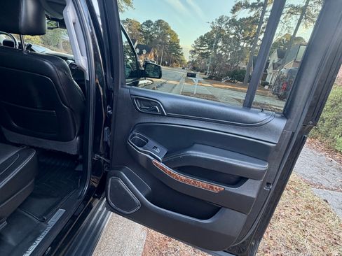 Used 2016 Chevrolet Suburban LTZ image 17