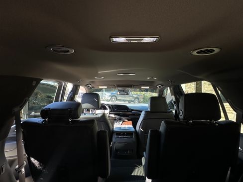 Used 2022 Cadillac Escalade Luxury w/ LPO, Illumination Package image 16