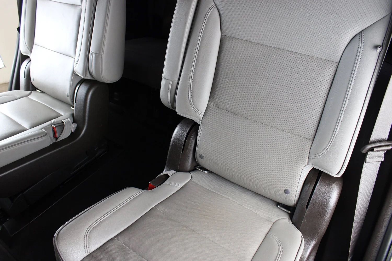Used 2022 GMC Yukon SLT w/ SLT Luxury Package AWD/4WD image 11