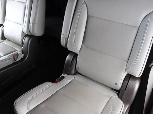 Used 2022 GMC Yukon SLT w/ SLT Luxury Package AWD/4WD image 11