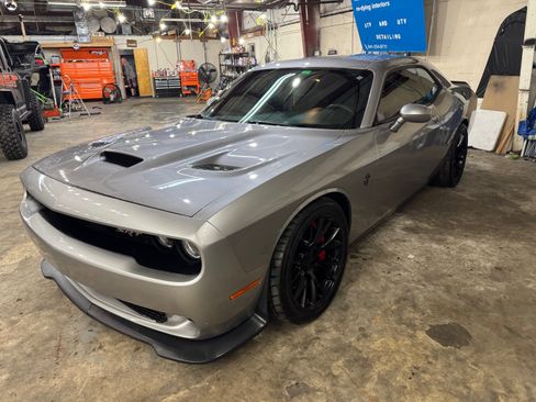 Used 2017 Dodge Challenger SRT Hellcat image 1