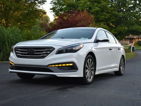 Used 2015 Hyundai Sonata Sport image 2