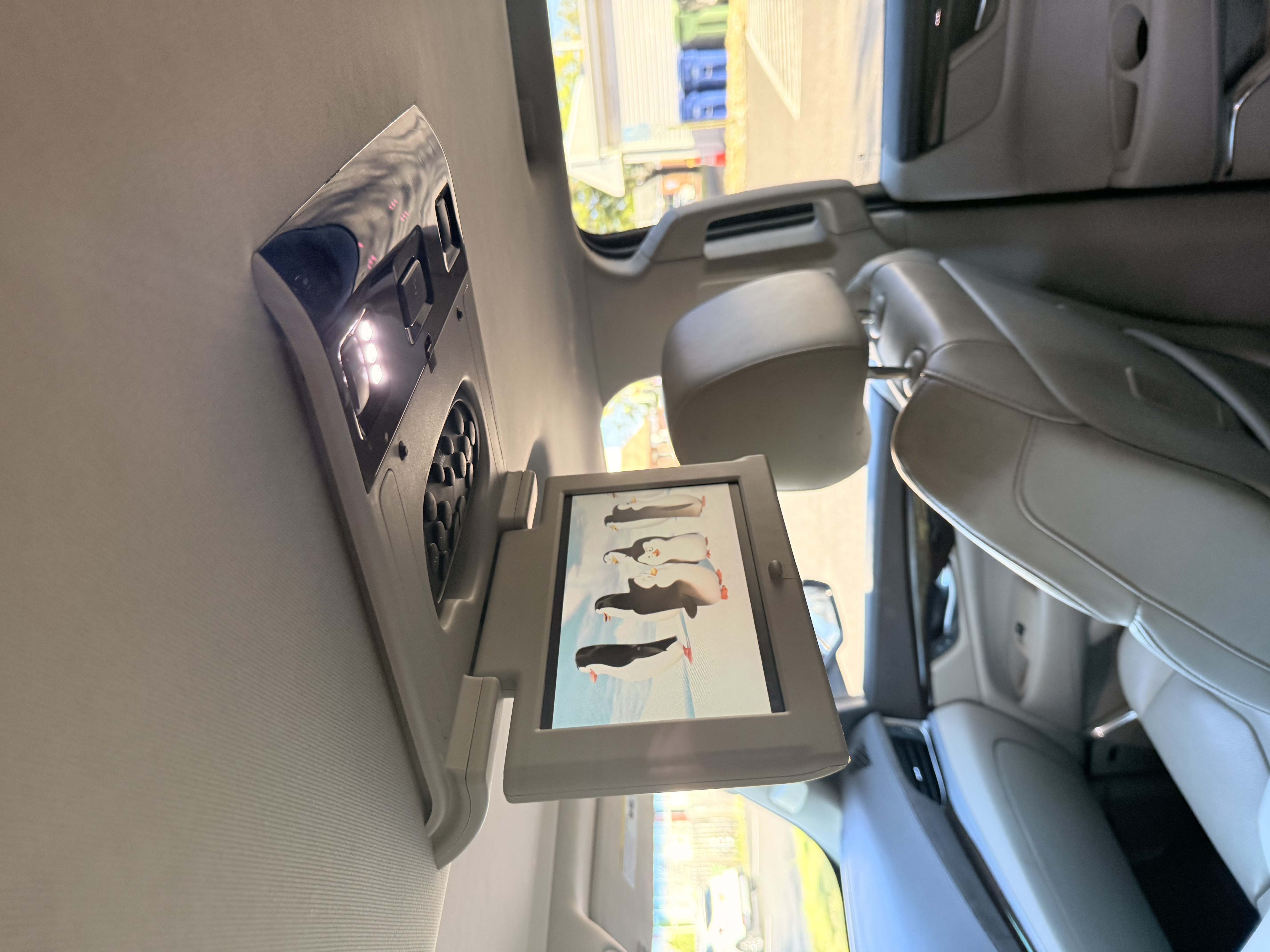 Used 2017 Cadillac Escalade Luxury AWD/4WD image 14