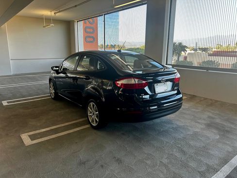 Used 2016 Ford Fiesta SE w/ Equipment Group 201A FWD image 9