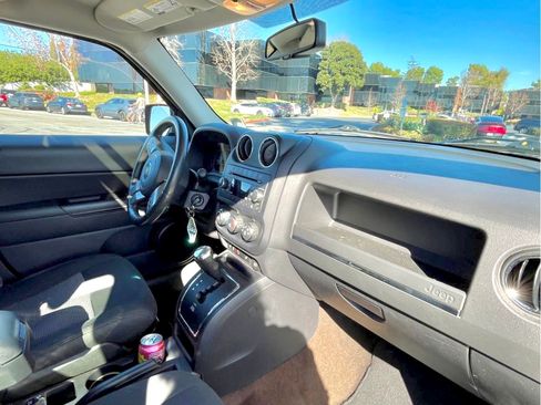 Used 2014 Jeep Patriot Latitude w/ Sun/Sound Group AWD/4WD image 8