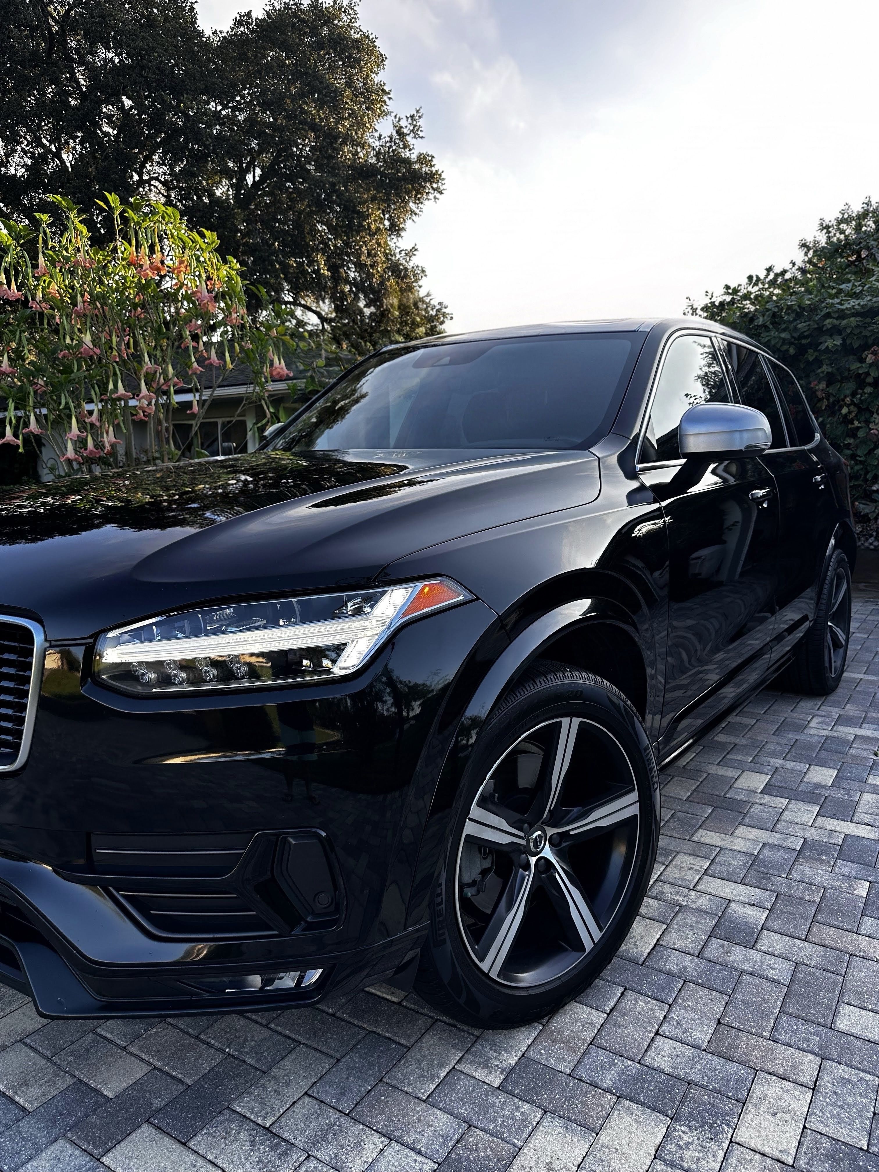 Used 2019 Volvo XC90 T6 R-Design w/ Protection Package Premier AWD/4WD image 2