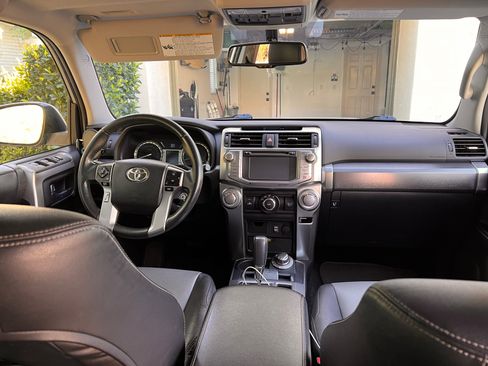 Used 2016 Toyota 4Runner SR5 Premium image 9