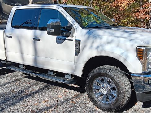 Used 2018 Ford F250 Lariat w/ Chrome Package image 4