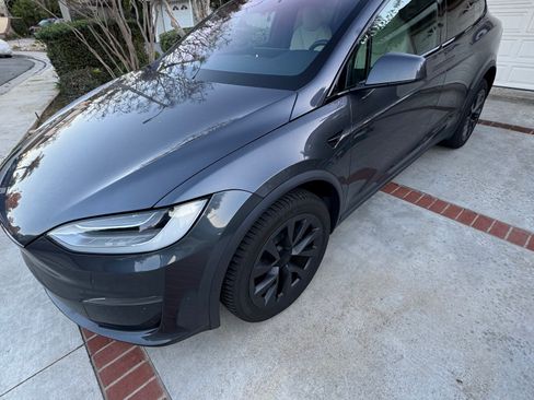 Used 2023 Tesla Model X image 12