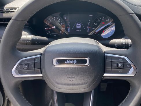 Used 2022 Jeep Compass Latitude FWD image 9