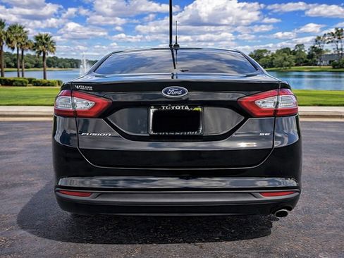 Used 2016 Ford Fusion SE image 5