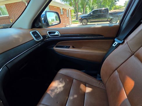 Used 2012 Jeep Grand Cherokee Overland Summit image 9