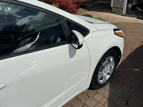 Used 2017 Kia Forte LX image 12