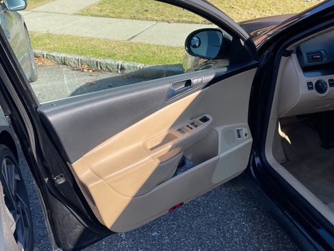 Used 2006 Volkswagen Passat 2.0T image 8