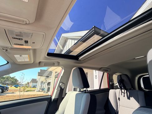 Used 2016 Toyota RAV4 XLE image 8