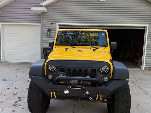 Used 2015 Jeep Wrangler Sport AWD/4WD image 2
