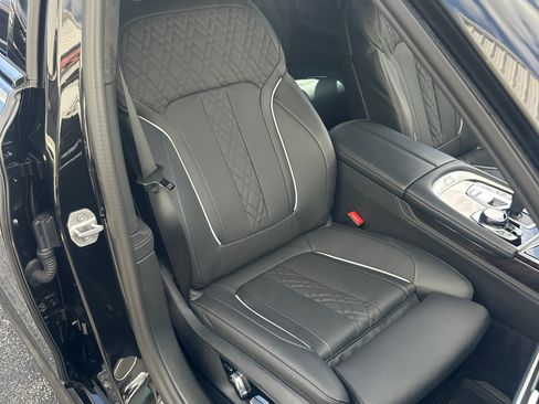 Used 2022 BMW M760i xDrive w/ Luxury Rear Seating Package image 15