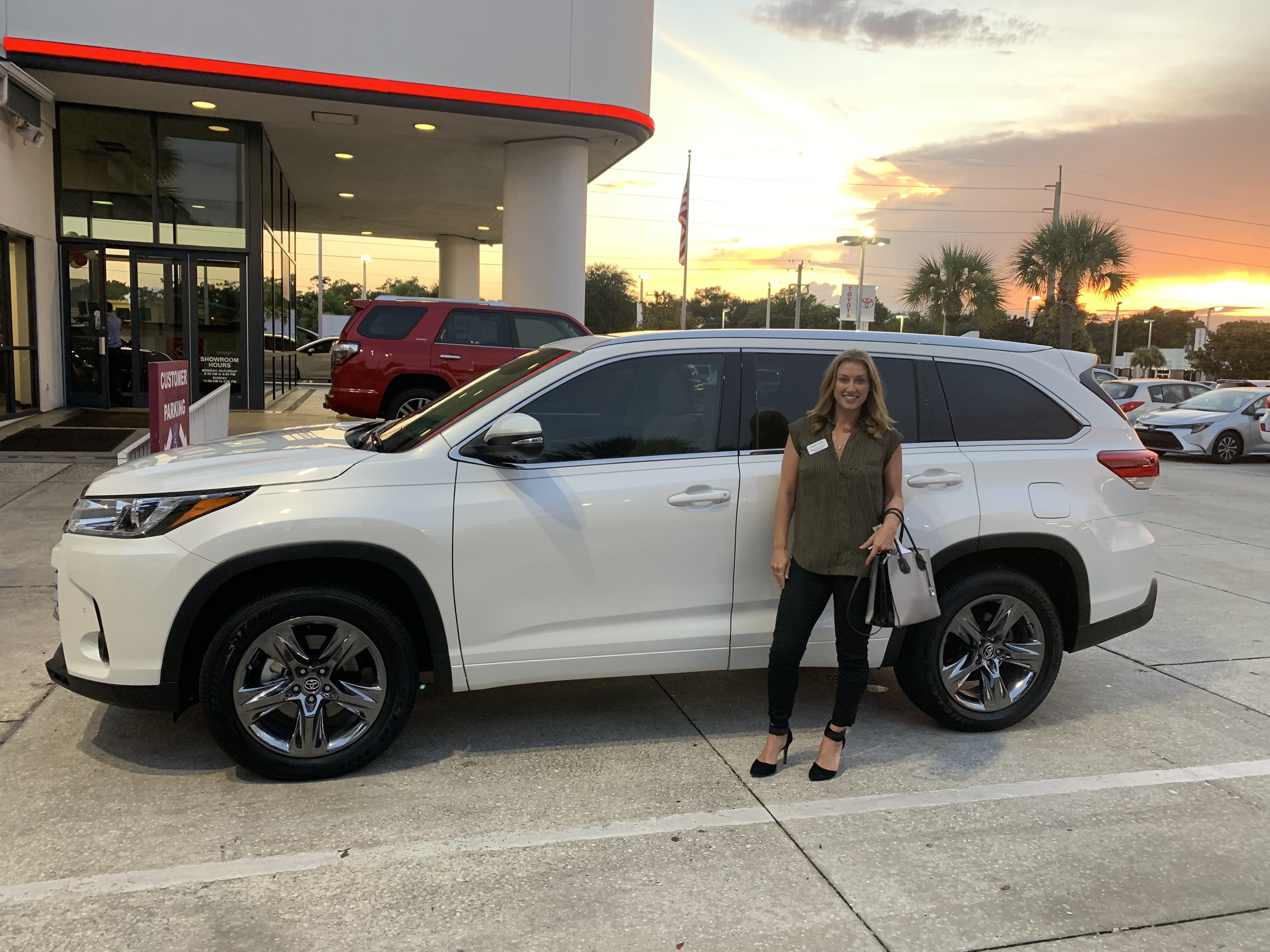Used 2019 Toyota Highlander Limited Platinum FWD image 4