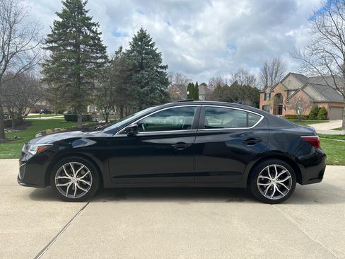 Used 2021 Acura ILX w/ Premium Package image 2