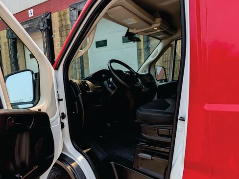 Used 2018 RAM ProMaster 2500 w/ Interior Convenience Group FWD image 10