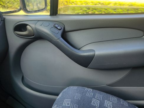 Used 2004 Dodge Sprinter 2500 w/ PWR Convenience Group image 8