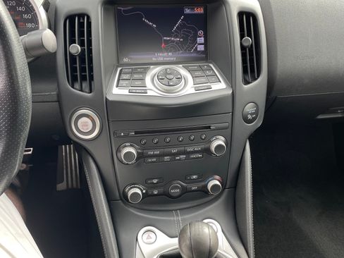 Used 2010 Nissan 370Z Touring w/ Sport Pkg RWD image 19