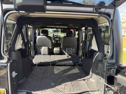 Used 2017 Jeep Wrangler Unlimited Sahara w/ Connectivity Group image 10